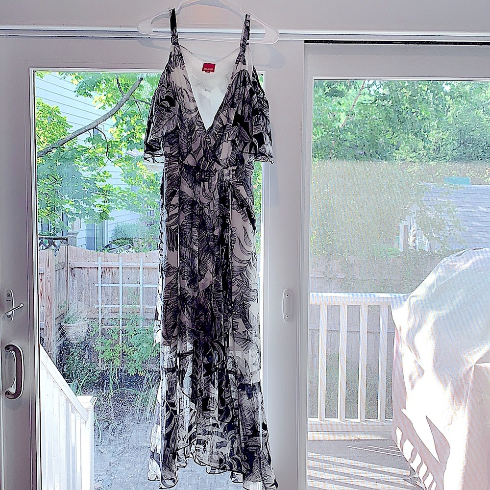 Cold shoulder summer dress. Black and white